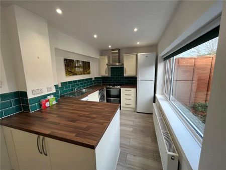 3 bedroom end of terrace house to rent - Photo 3