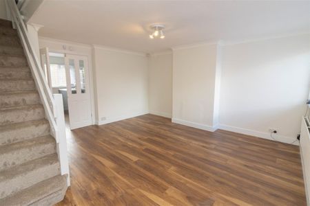 3 Bedroom House - Terraced - Photo 5