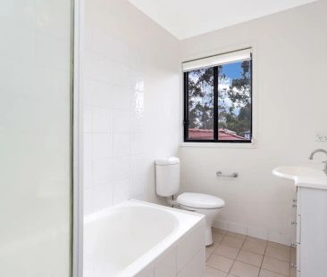 “Sunny 3 Bedroom Home” - Photo 3