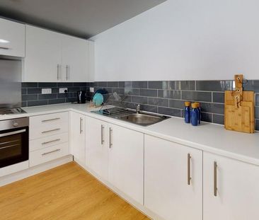 1 bedroom in a house share to rent - Photo 1