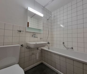 Teilsanierte 3-Zimmerwohnung in Péry zu vermieten - Photo 3