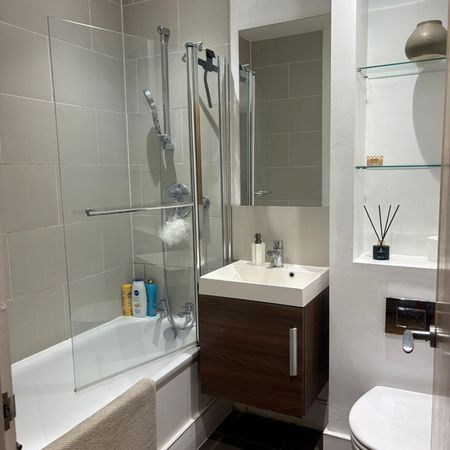 1 Bed Flat, Upper Richmond Road West, SW14 - Photo 4