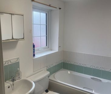 3 bed flat to rent in Maria Court, Hythe - Photo 2