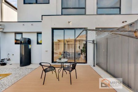 “Brand new Designer 3 bedroom townhouse with study” - Photo 5