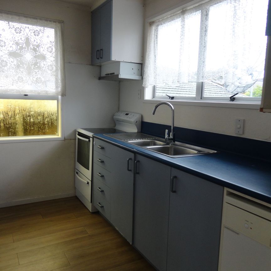 affordable One level home in Bucklands Beach - Photo 1