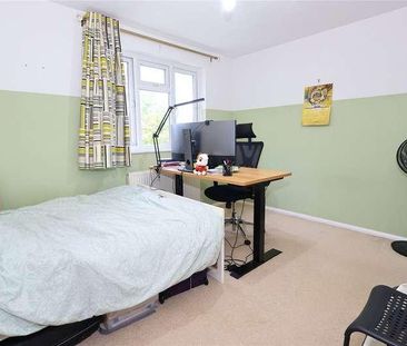 Fenwick Close, Woking, Surrey, GU21 - Photo 4