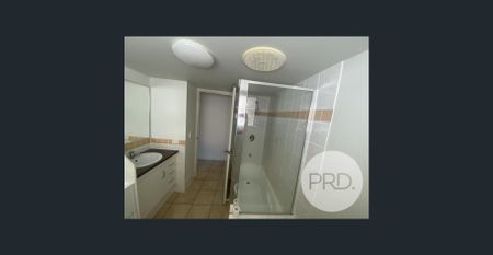 Ground floor 2 Bedroom Unit with Courtyard !! - Photo 3