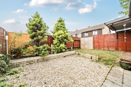 2 bedroom maisonette to rent - Photo 4