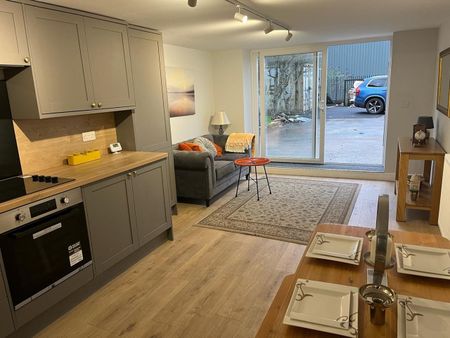 2 Bed Flat, Prestwich, M25 - Photo 2