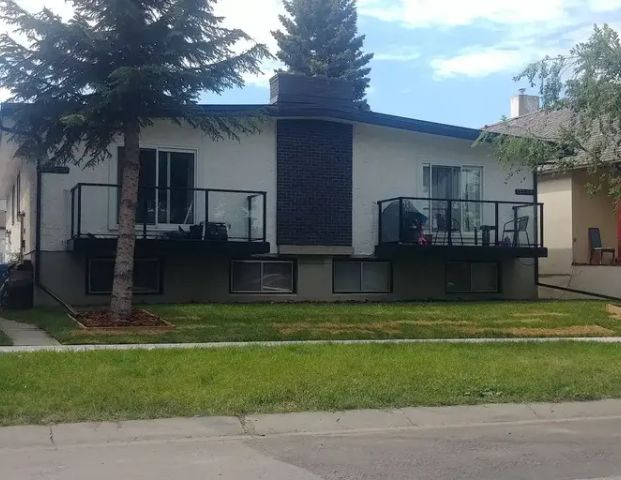 Fantastic location - Tuxedo! (13th month FREE) | B - 133 22 Avenue Northeast, Calgary - Photo 1