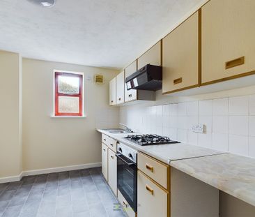 Victoria Road South, Farriers Court, PO5 - Photo 4