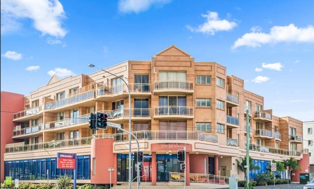 Spacious Two Bedroom Apartment - Photo 1