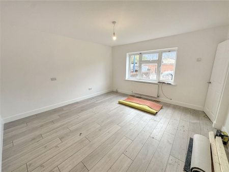 3 bedroom semi-detached house to rent - Photo 2