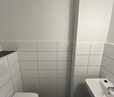 Frisch renovierete 3-Zimmer-Wohnung mit separatem WC in zentraler Lage - Photo 1