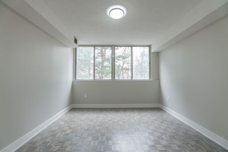 Newly renovated 1 bedroom suites steps from Square One! - Photo 5