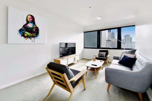 Bright 2-bedroom apartment near Melbourne Central Station - Photo 1