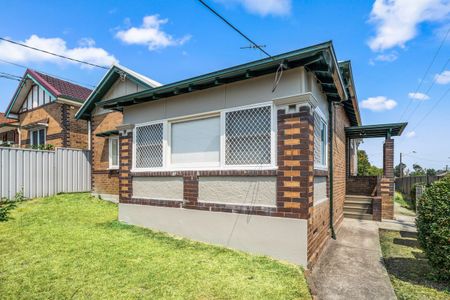 Elevated Freestanding Cottage with Generous Yard - Photo 4