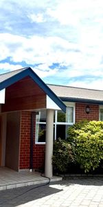 FULLY FURNISHED EXTRA SPACIOUS FAMILY HOME IN PRIME LOCATION! - Photo 3