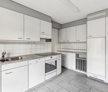 Helle 4.5-Zimmer-Wohnung zum Wohlfühlen mit Balkon - Foto 1
