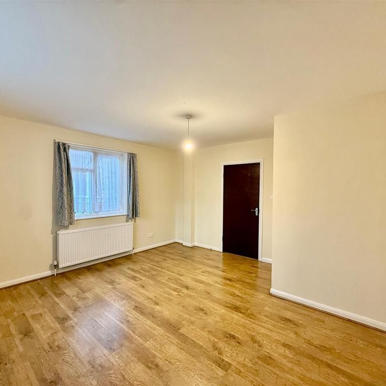 2 bedroom end of terrace house to rent - Photo 1