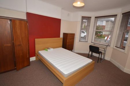 Bournemouth Beswick Avenue Ensbury Park, BH10, Dorset - Photo 2