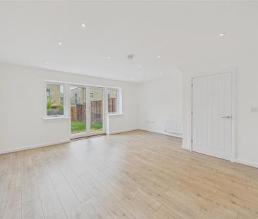 3 bedroom semi-detached house to rent - Photo 1