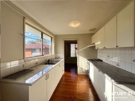Beautiful 3 Bedroom Family Home - Photo 3