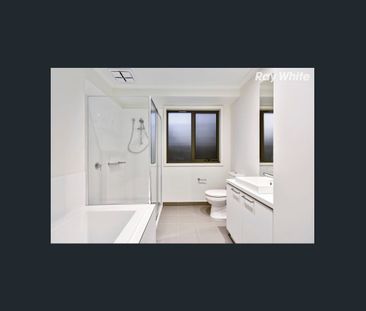 Brilliant Abode in an Enviable Estate - Photo 3