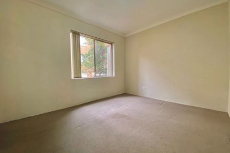 Spacious Two Bedroom Unit - Photo 3