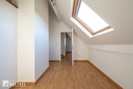Ruim en lichtrijk duplex appartement in het centrum van Belsele! - Foto 3