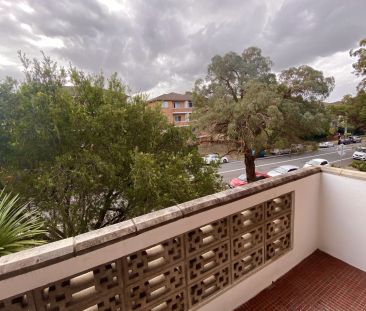 SUNLIT APARTMENT IN CONVENIENT LOCATION - Photo 1