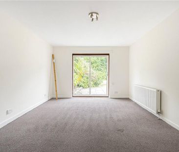 6 bedroom bungalow to rent - Photo 1
