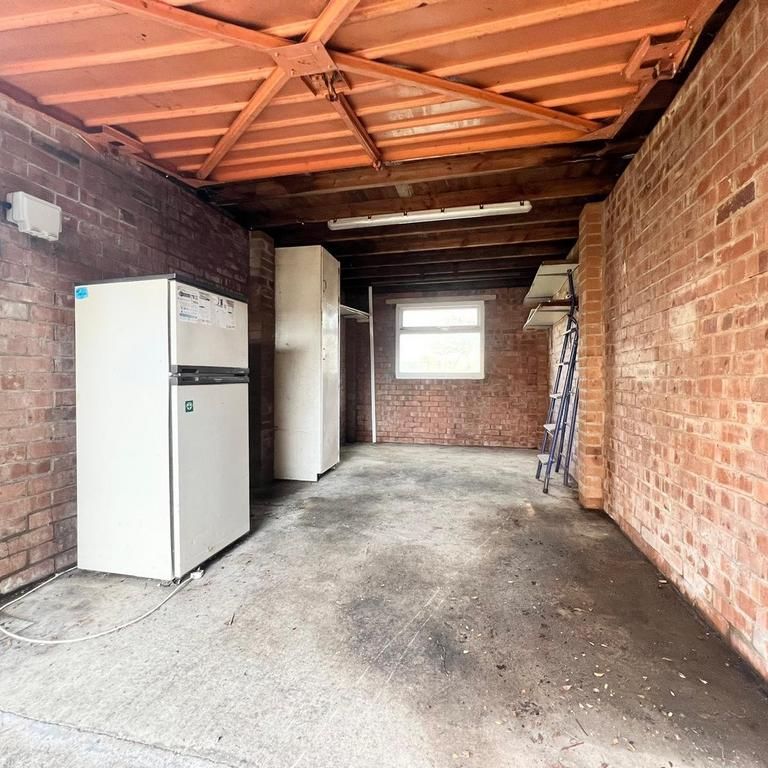 2 bedroom bungalow to rent - Photo 1