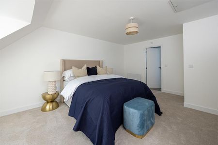 4 bedroom semi-detached house to rent - Photo 4