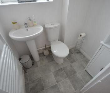 1 bedroom Flat To Let - Photo 5