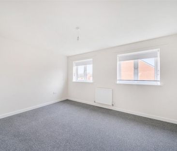 4 bedroom semi-detached house to rent - Photo 4