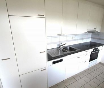 Schöne 4.5Zi-Wohnung mit Balkon zu vermieten - Foto 1
