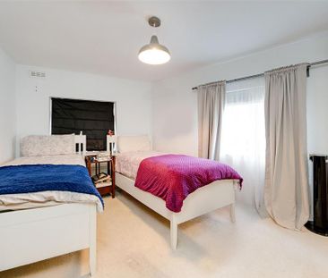 3 bedroom mews to rent - Photo 4