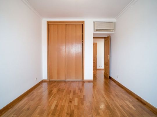 4 room luxury Flat for rent in Avenida Conde Valbom, Lisbon - Photo 1