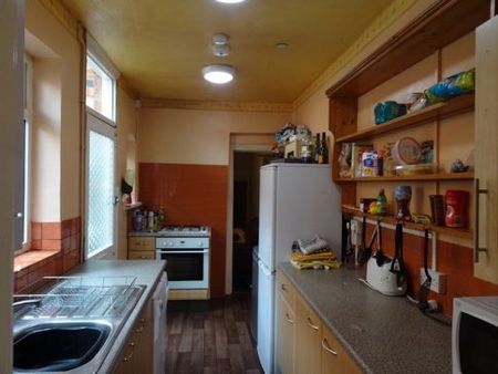 162 TIVERTON ROAD - Photo 4