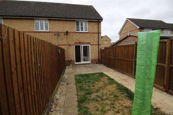 Nichols Grove, Braintree, CM7 - Photo 1