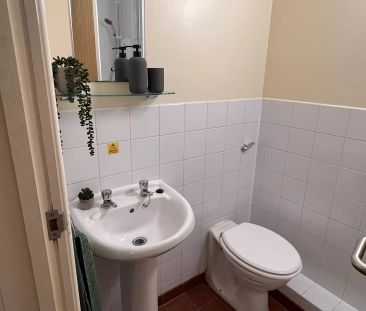 Extra Large Standard Double Ensuite - Photo 5