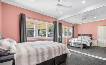 WELL PRESENTED FAMILY HOME IN GREAT LOCATION! - Photo 3