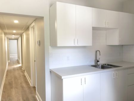 For Lease - 2798 Dundas Street, Toronto, Ontario - Photo 2