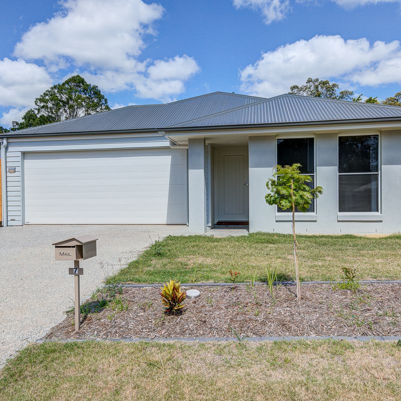 Brand New Family Home! - Photo 1