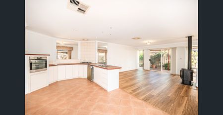 Solar-powered energy-efficient home! - Photo 5