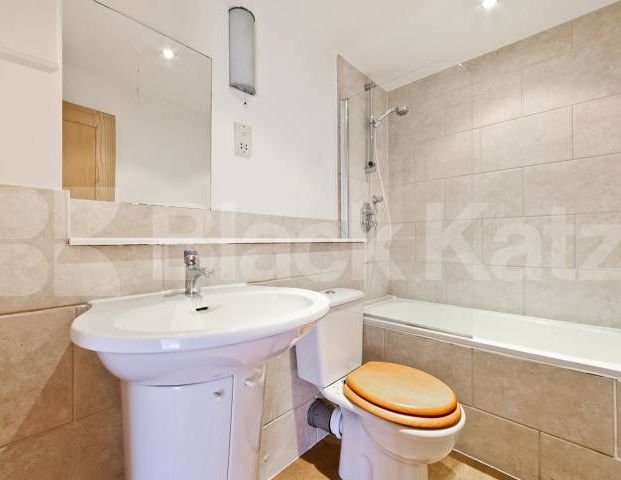 527 sq. Ft & superbly located moments from Borough High Strret - Photo 1