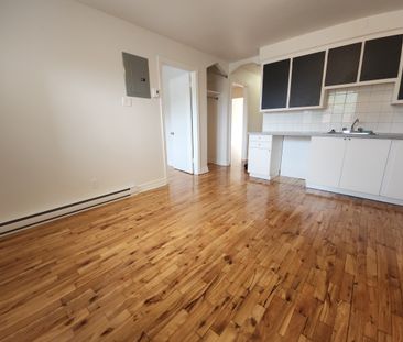Logement lumineux et spacieux de 2 chambres à coucher. - Photo 3
