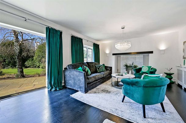 A beautifully presented Arts and Crafts house, in a fantastic Beaconsfield location - Photo 1