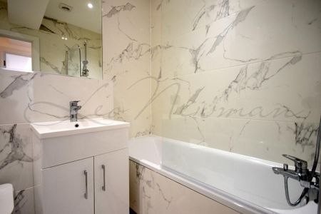 1 bedroom in a flat share to rent - Photo 5